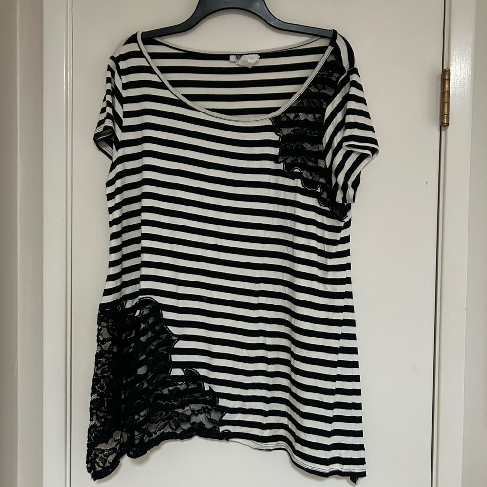 Monroe & Main Black and White Asymmetrical Embellished Tee
